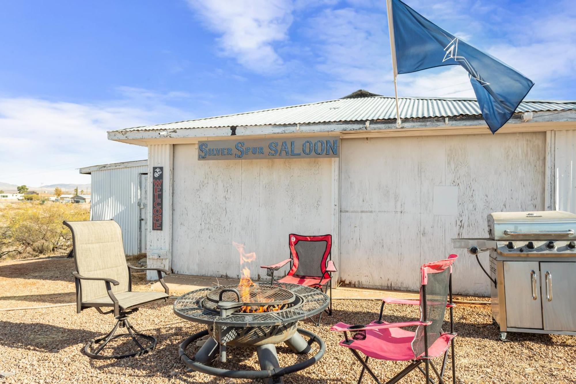 Luxury tent Silver Spur Homestead Luxury Glamping -the Miner Tombstone